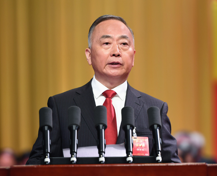 aa  省政協(xié)主席徐立全作《中國人民政治協(xié)商會議湖北省第十二屆委員會常務(wù)委員會工作報(bào)告》湖北畫報(bào) 張璨龍攝.jpg