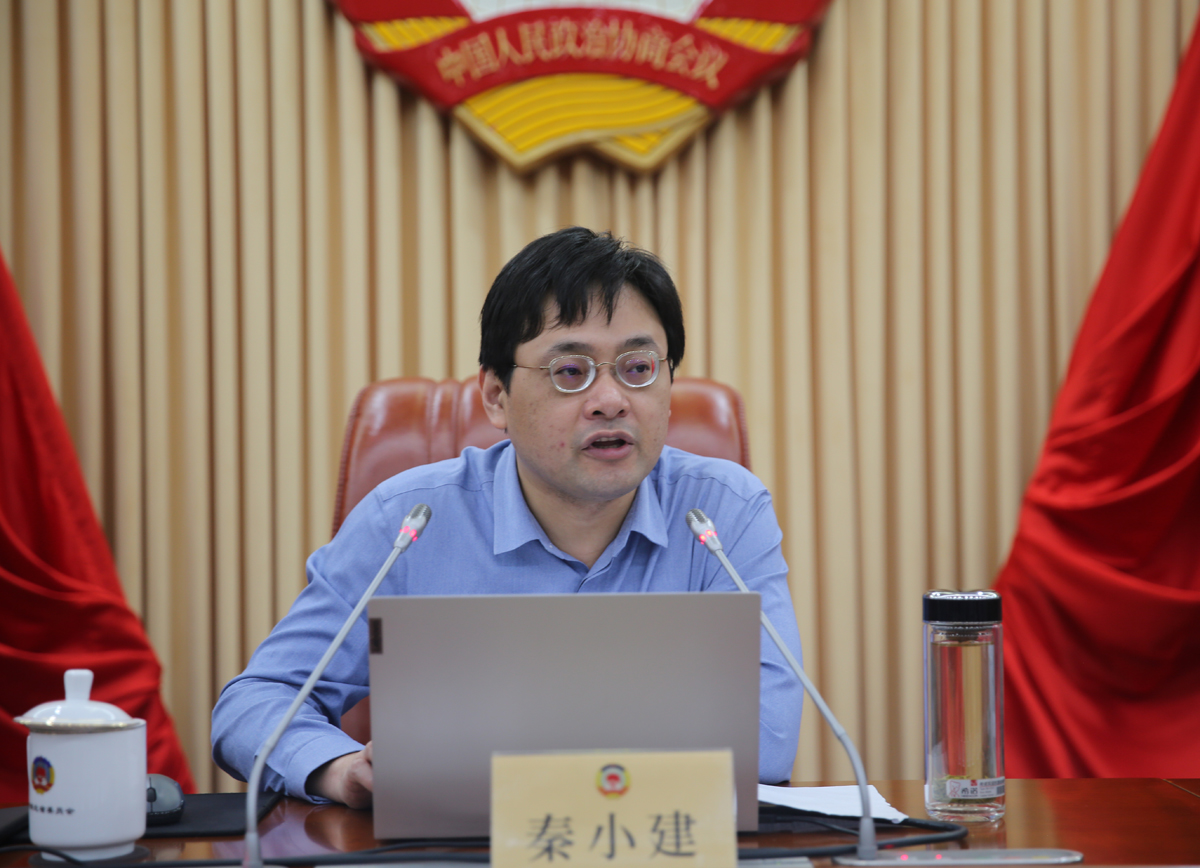 2  中南財(cái)經(jīng)政法大學(xué)法學(xué)院教授、博士生導(dǎo)師秦小建作專題輔導(dǎo).JPG