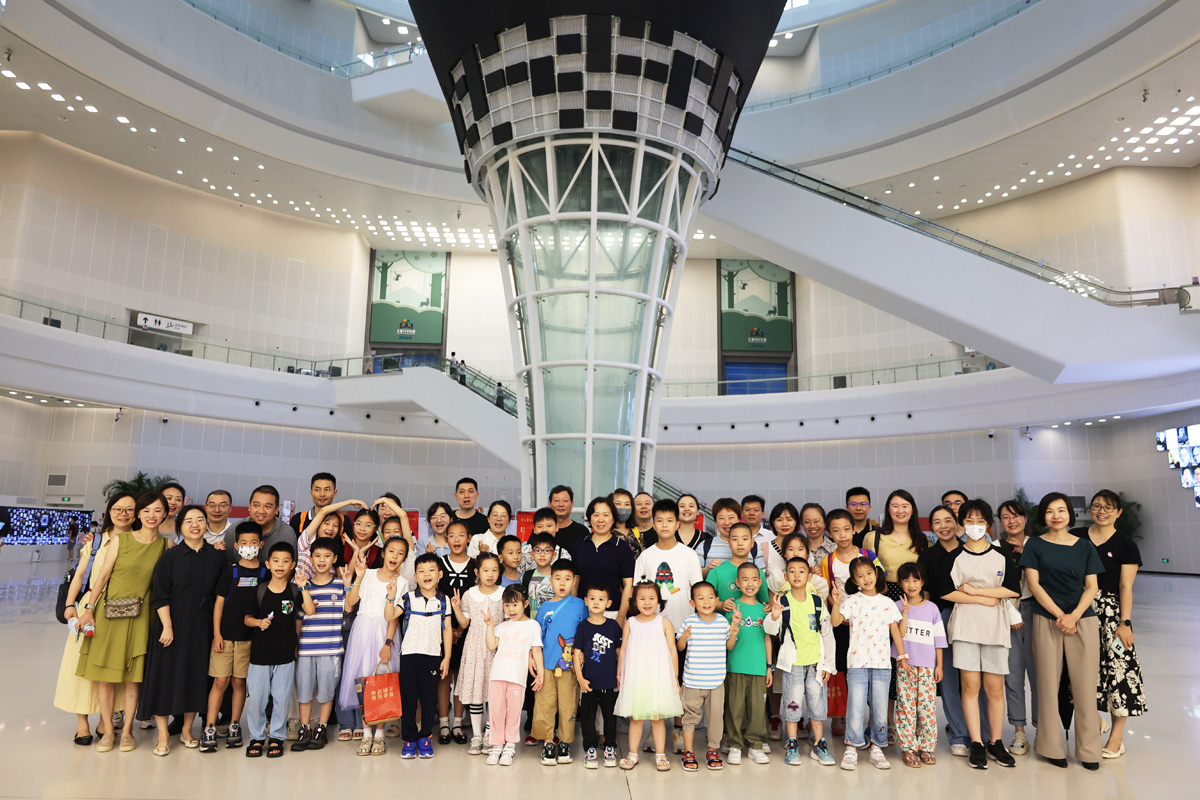 合影.JPG 合影.JPG