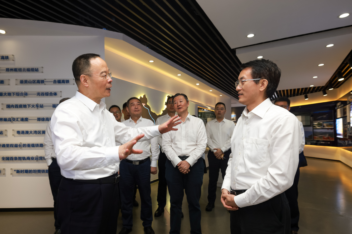 在中鐵第四勘察設(shè)計院集團(tuán)有限公司調(diào)研（歐巍 攝）.jpg